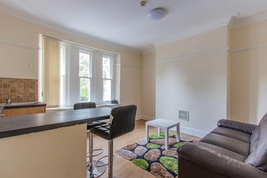 1 bed house, The Walk, City Centre, Cardiff, CF243AF - Image 2